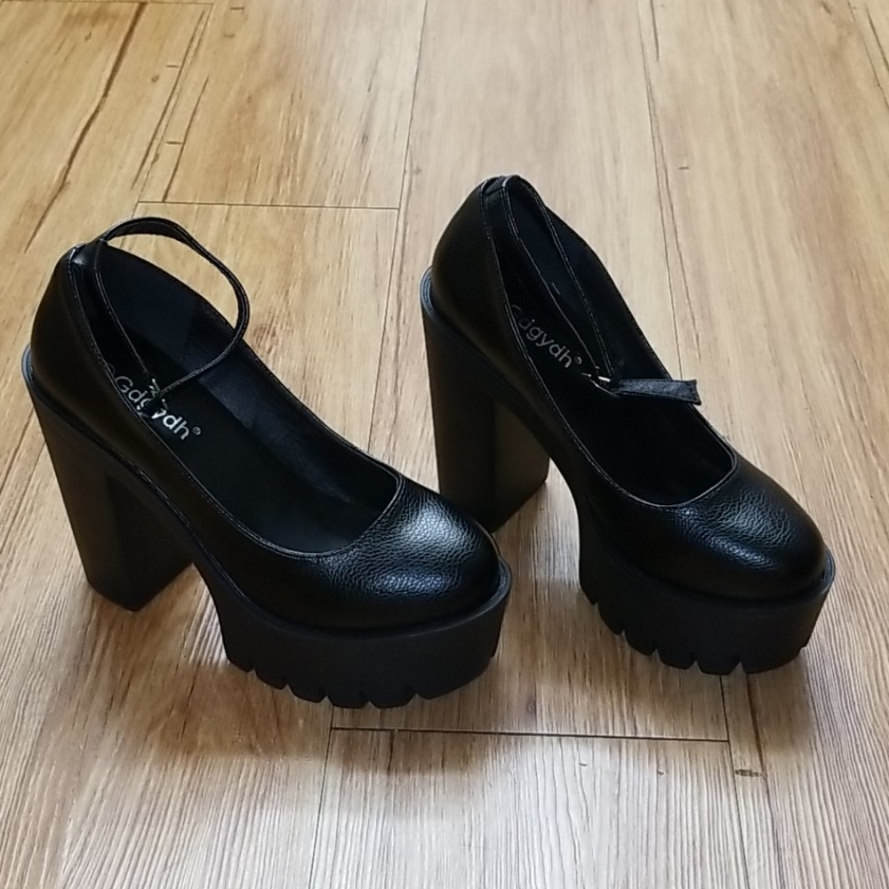 Platform Mary Jane's